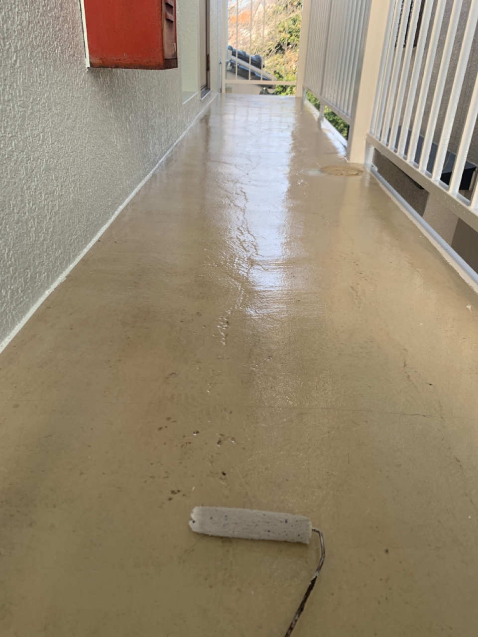 クリアで分かりづらいですが、下塗りです